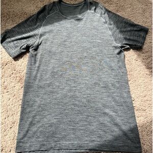 Lululemon Metal Vent Short Sleeve Shirt